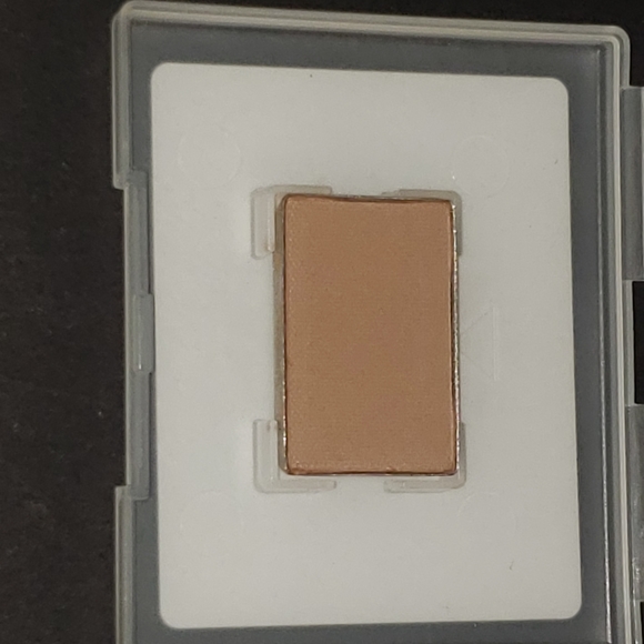 HAZELNUT Mineral Eyeshadow by Mary Kay - Picture 8 of 10
